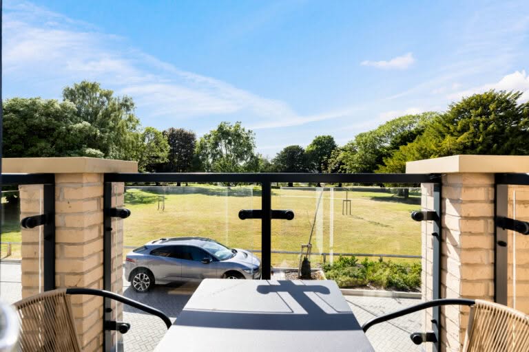 4 bedroom Semi-Detached House