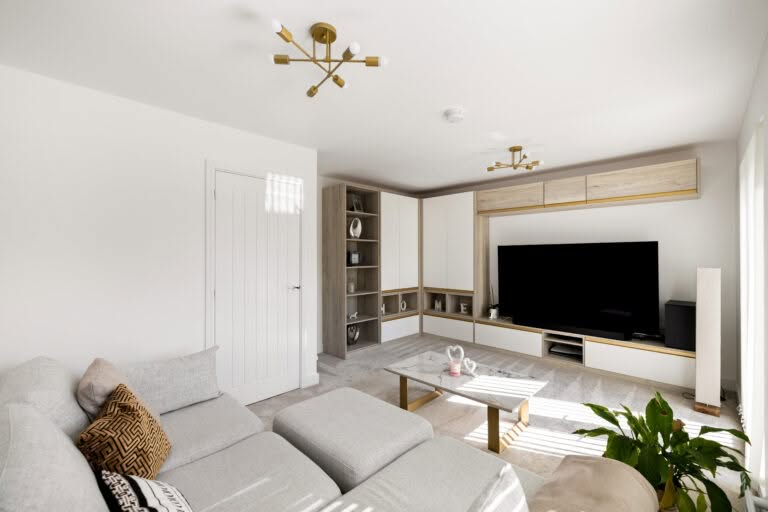 4 bedroom Semi-Detached House