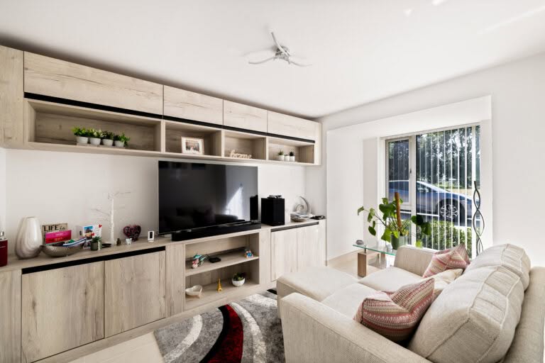 4 bedroom Semi-Detached House