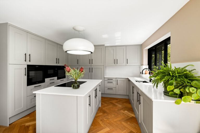 6 bedroom Detached House in Folkestone, Kent