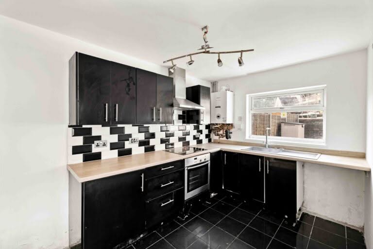2 bedroom Terraced House in Folkestone, Kent