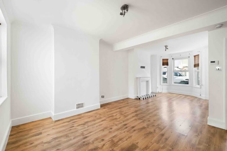 2 bedroom Terraced House in Folkestone, Kent