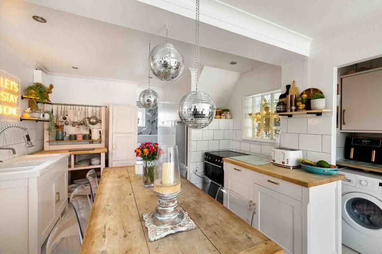 4 bedroom Semi-Detached House in Canterbury, Kent