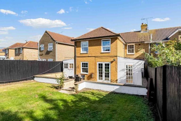 4 bedroom Semi-Detached House in Canterbury, Kent