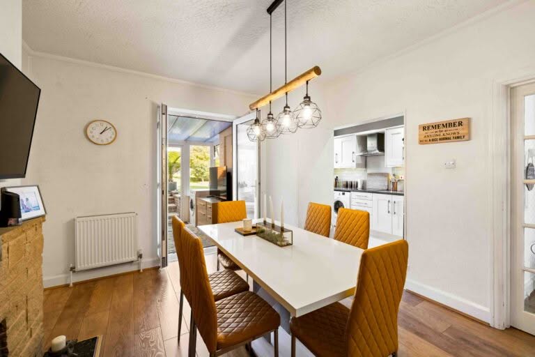 3 bedroom Semi-Detached House in Folkestone, Kent
