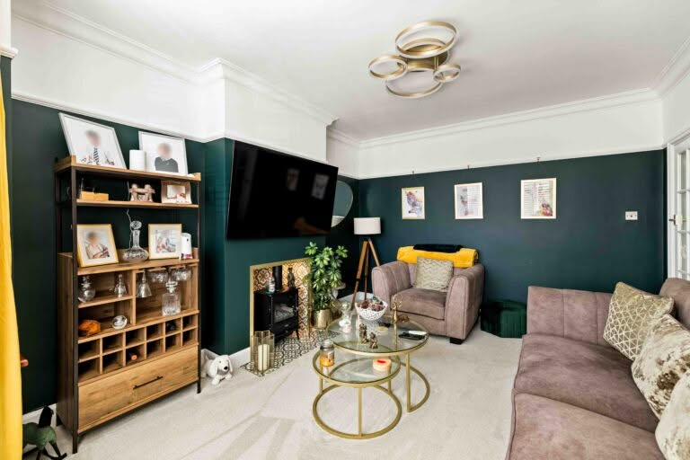 3 bedroom Semi-Detached House in Folkestone, Kent