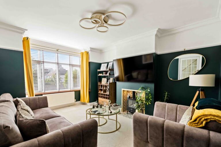 3 bedroom Semi-Detached House in Folkestone, Kent