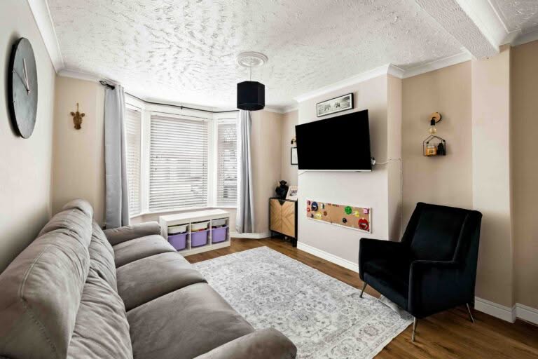 2 bedroom Terraced House in Dover, Kent