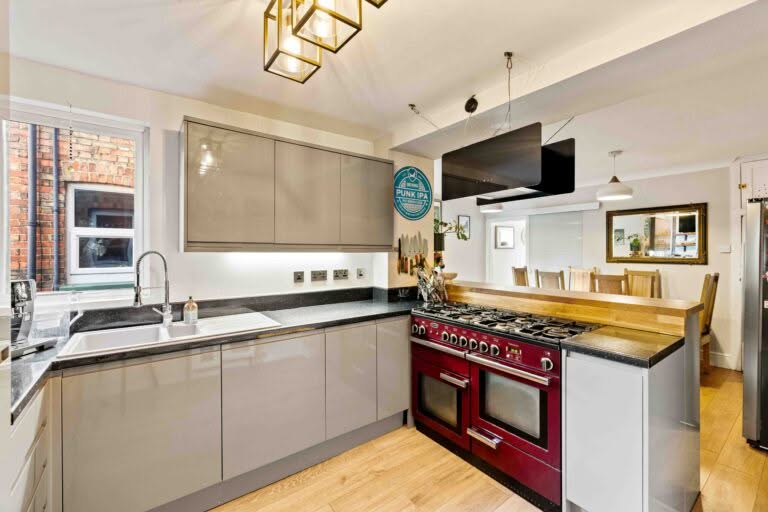 3 bedroom Terraced House in Folkestone, Kent