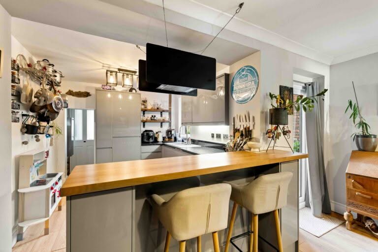3 bedroom Terraced House in Folkestone, Kent