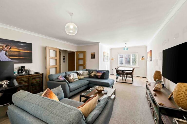 4 bedroom Semi-Detached House in Folkestone, Kent