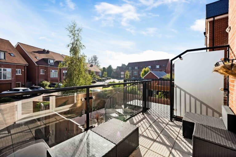 4 bedroom Semi-Detached House in Folkestone, Kent