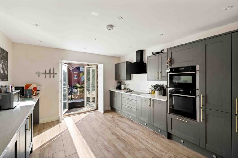 4 bedroom Semi-Detached House in Folkestone, Kent