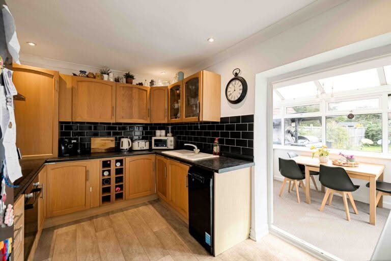 3 bedroom Semi-Detached Bungalow in Folkestone, Kent