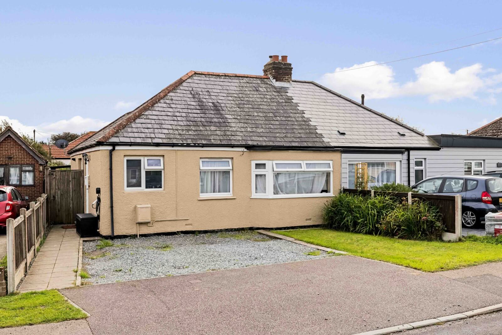 3 bedroom Semi-Detached Bungalow in Folkestone, Kent