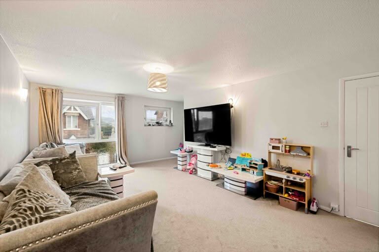 4 bedroom Semi-Detached House in Dover, Kent