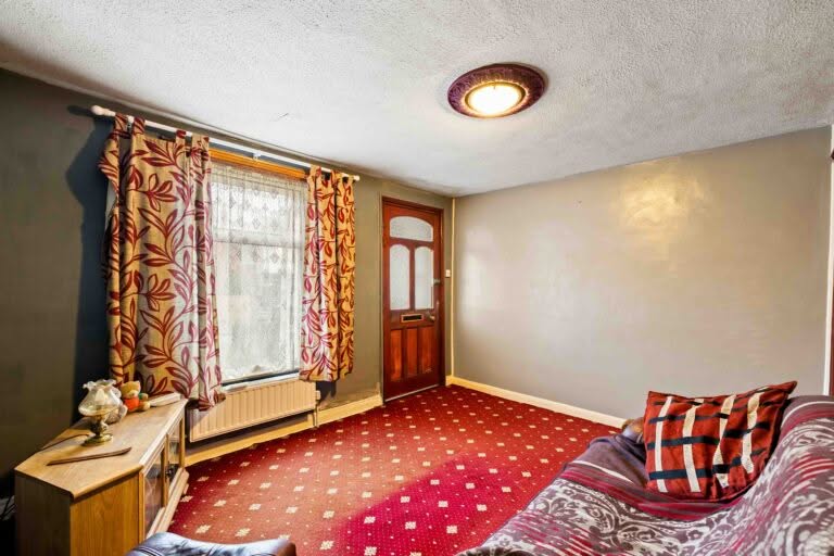 2 bedroom Terraced House in Folkestone, Kent