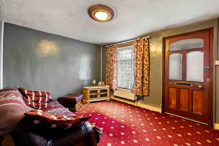 2 bedroom Terraced House in Folkestone, Kent